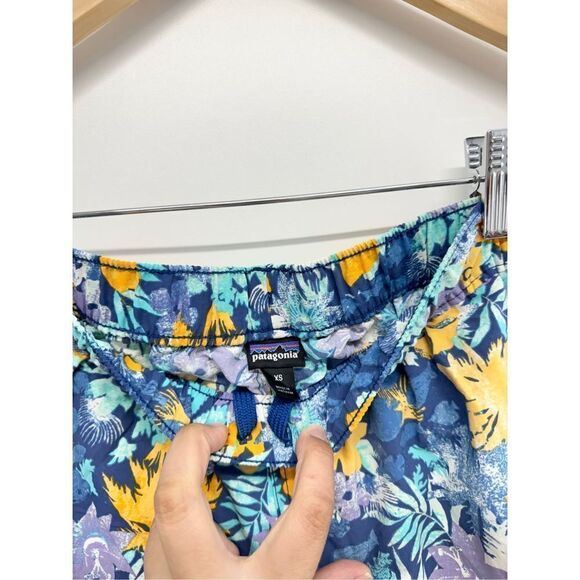 Patagonia Women's Floral Blue and Yellow Shorts - Picture 9 of 10